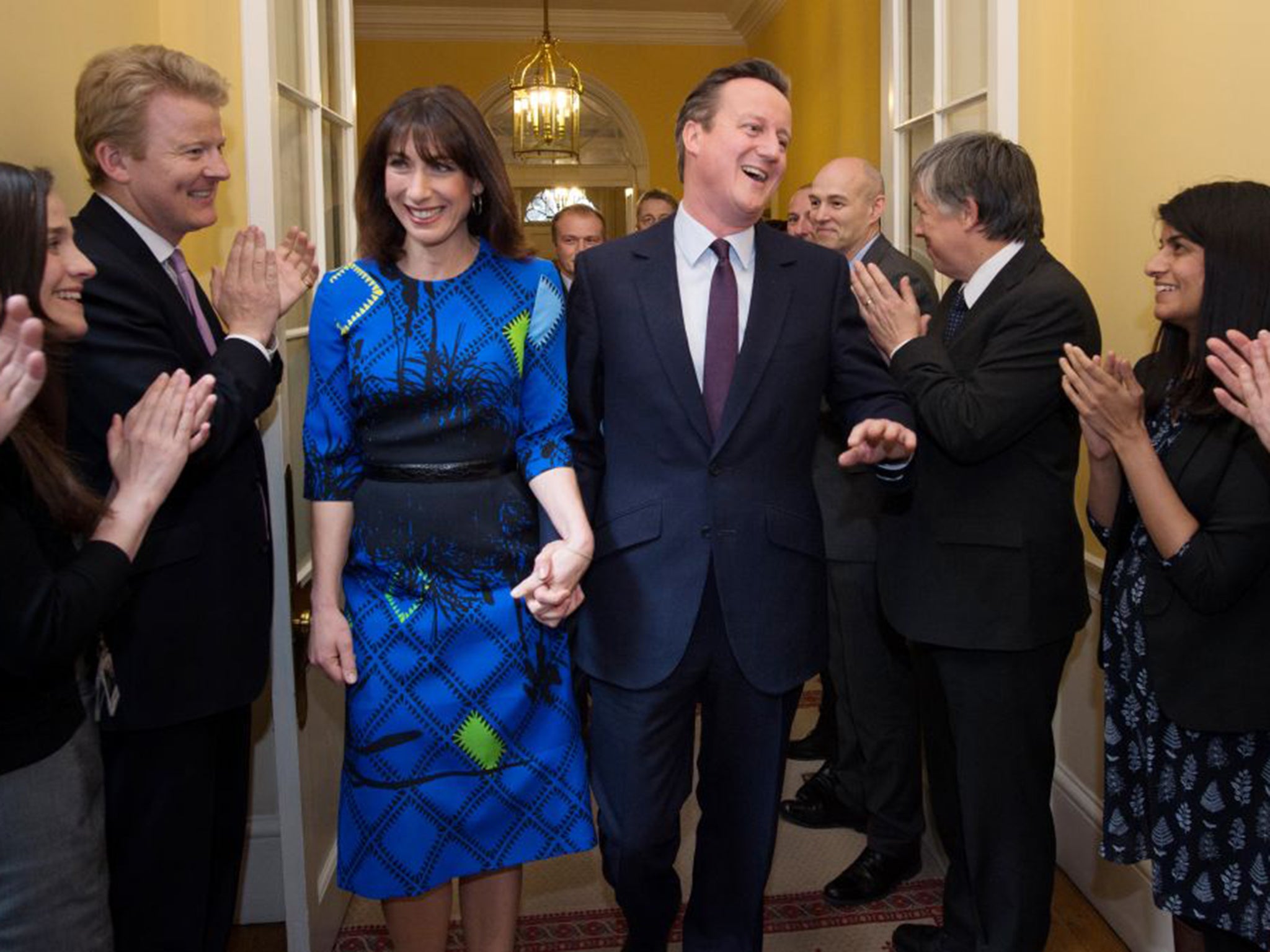 David Cameron and his wife Samantha return to 10 Downing Street after his victory