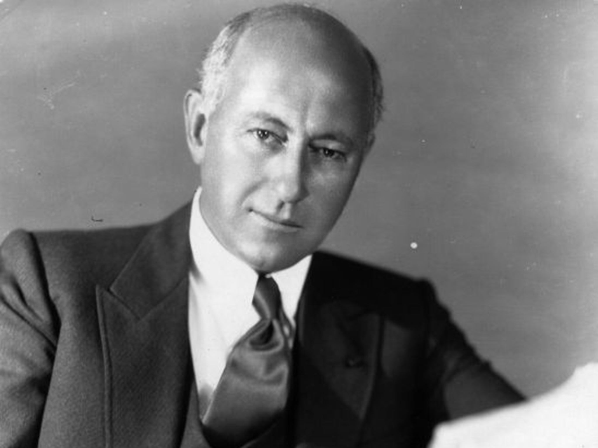 Cecil B DeMille led a cast and crew of 3,500