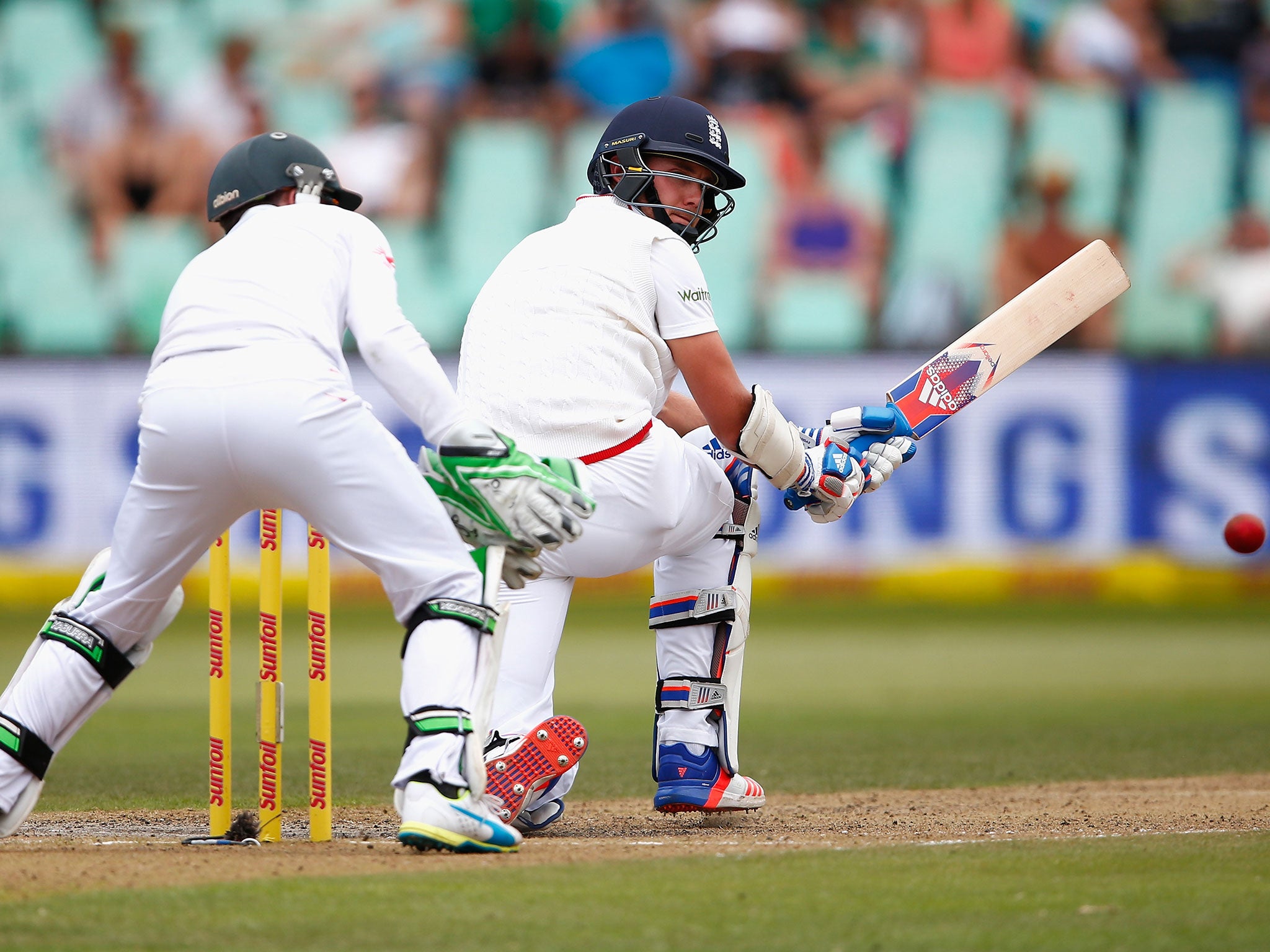 Stuart Broad's 32 not-out saw England past 300