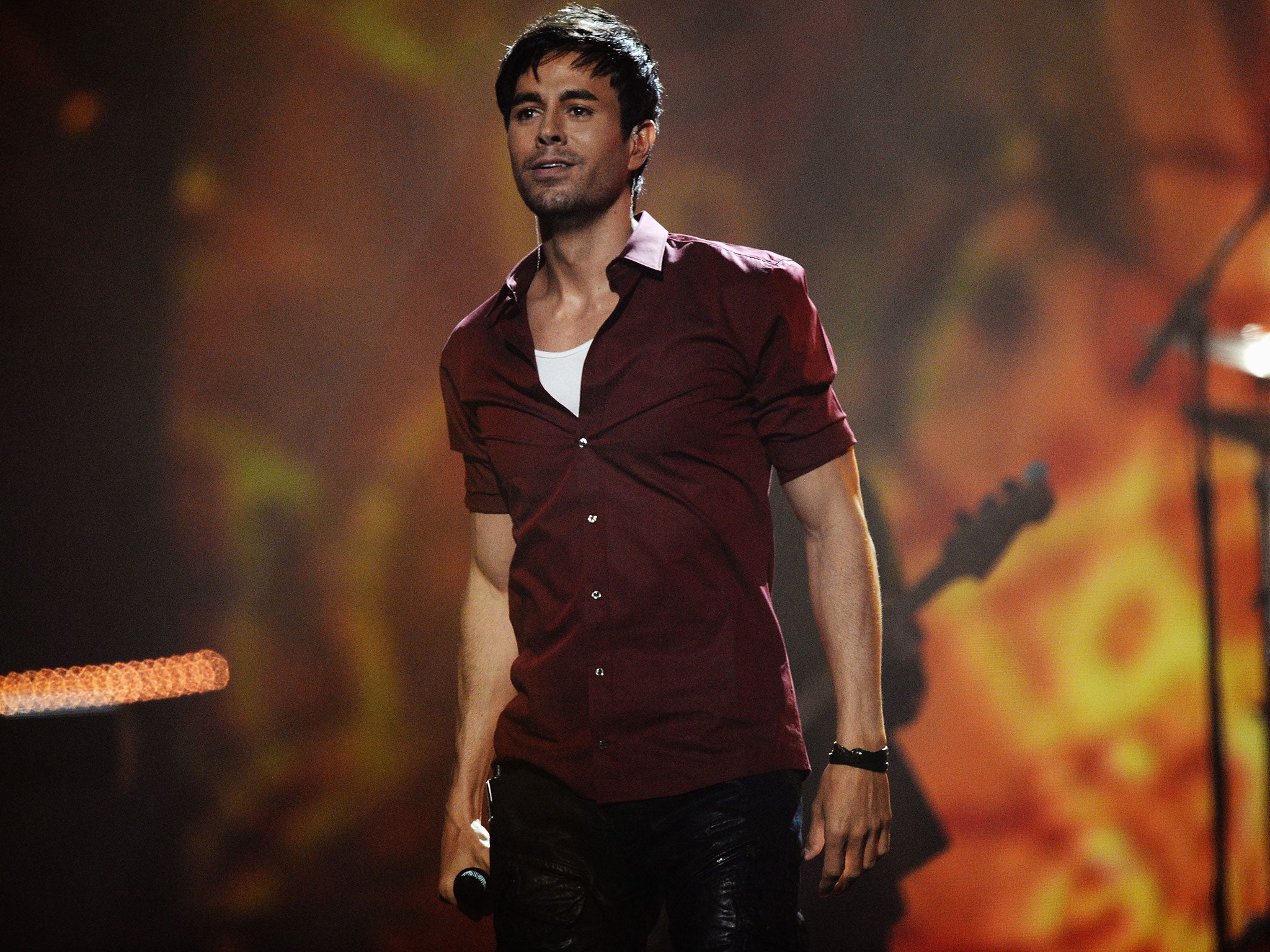 Enrique Iglesias performs on stage during the MTV EMA's 2014 at The Hydro on 9 November, 2014 in Glasgow, Scotland
