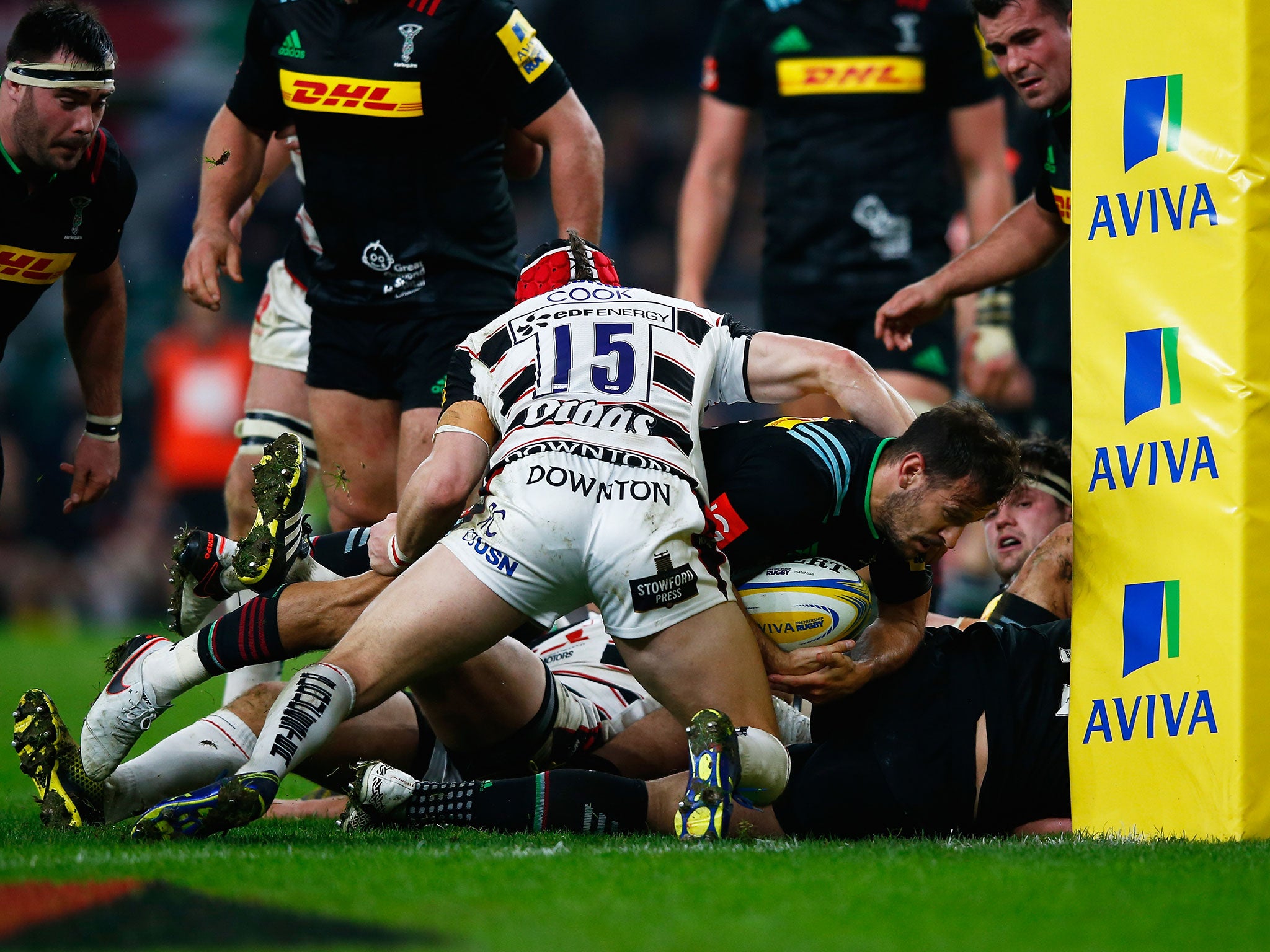 Danny Care of Harlequins goes to score his team's second try