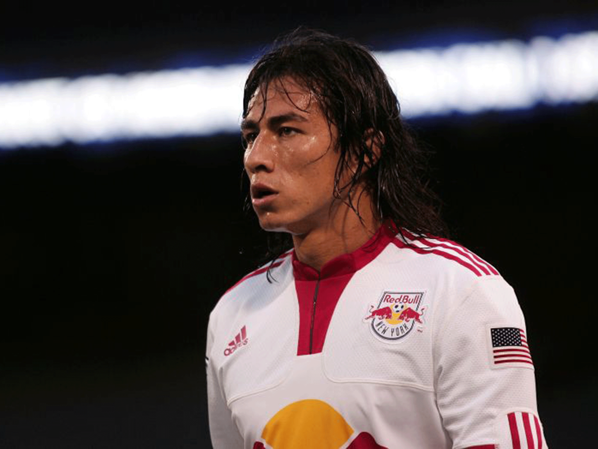 Alfredo Pacheco #16 of the New York Red Bulls plays the ball against the Houston Dynamo at Giants Stadium in the Meadowlands on May 16, 2009 in East Rutherford, New Jersey. Houston and New York play to a 1-1 Tie.