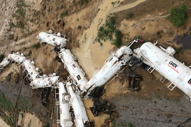 Freight train carrying 200,000 lires of sulphuric acid derailed in Queensland, Australia