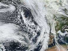 Storm Frank: Freak weather pushes North Pole above freezing 