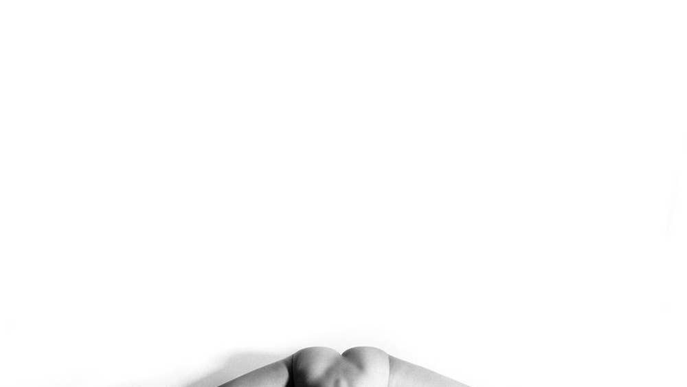 Nude male yoga pose — img 12