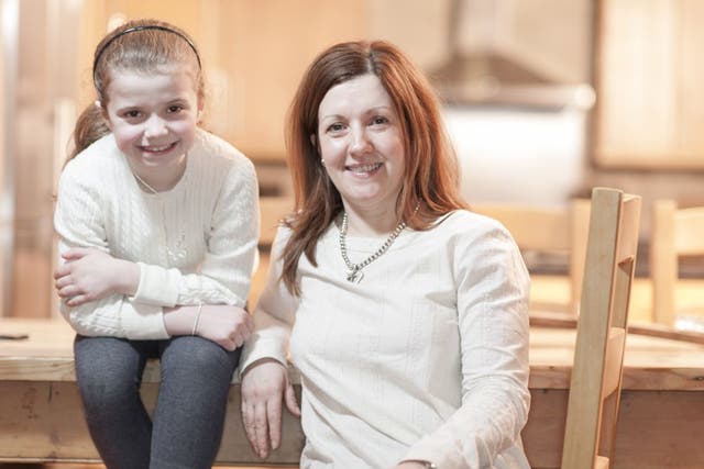 Morven McEndrick with mother Claire at Great Ormond Street Hospital