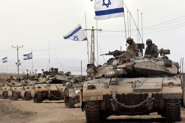 Israeli Merkava tanks drive near the border between Israel and the Gaza Strip as they return from the Hamas-controlled Palestinian coastal enclave on August 5, 2014,