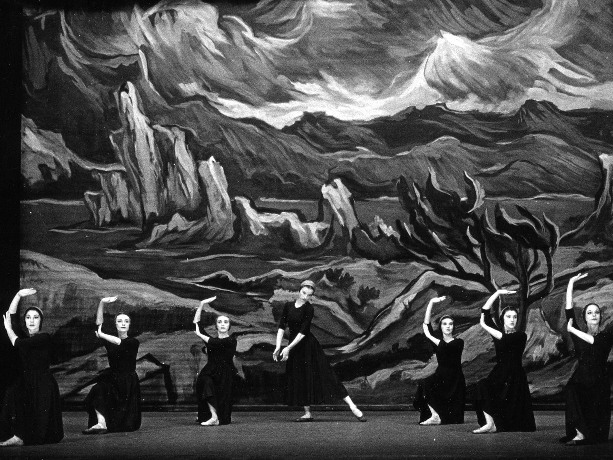 A scene from the 1957 revival of Antony Tudor’s ‘Dark Elegies’