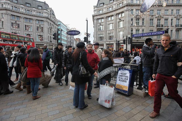 Shoppers throng into Oxford Circus