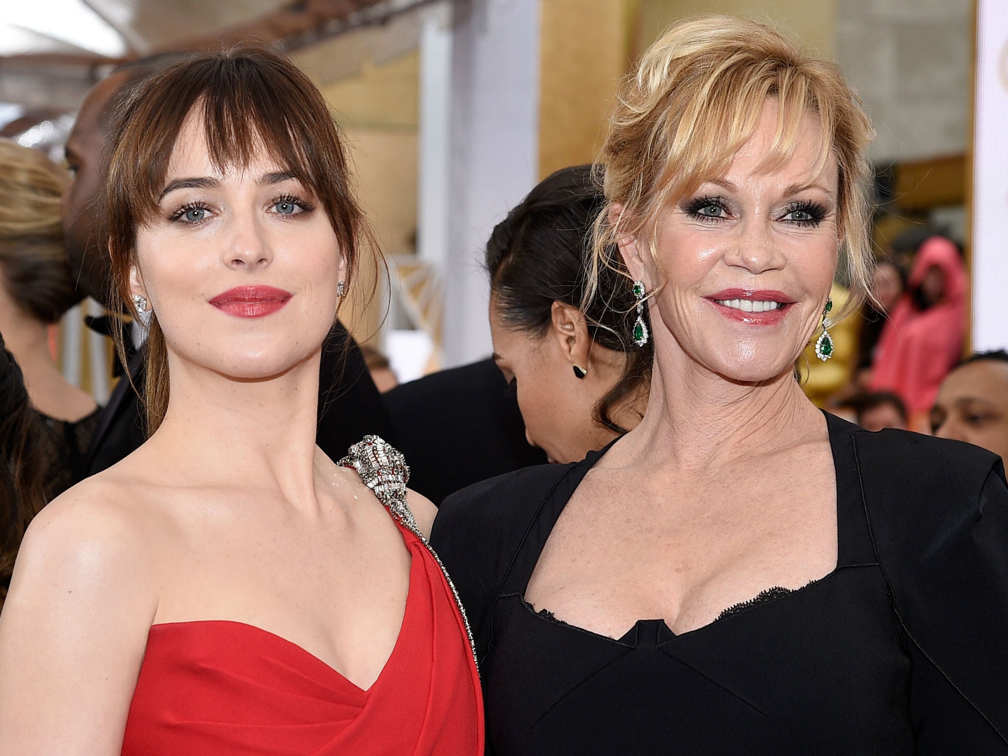 Johnson with her mother Melanie Griffith at the 2015 Oscars