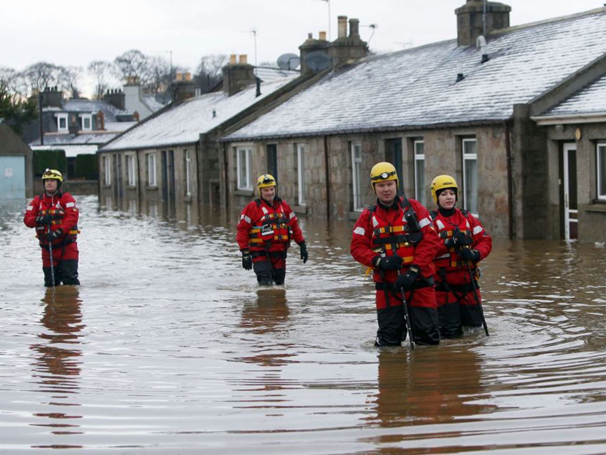 Aberdeen flooding Police declare 'major incident' as River Don bursts