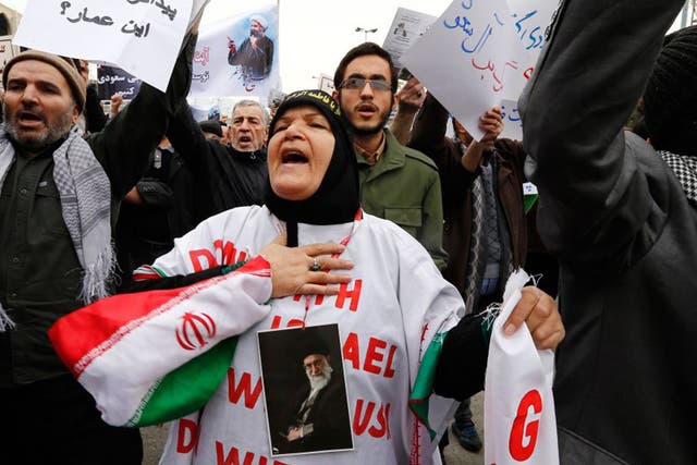 Iranian protesters hold placards and shout slogans during a demonstration in Tehran on January 8, 2016, against the execution of prominent Shiite Muslim cleric Nimr al-Nimr