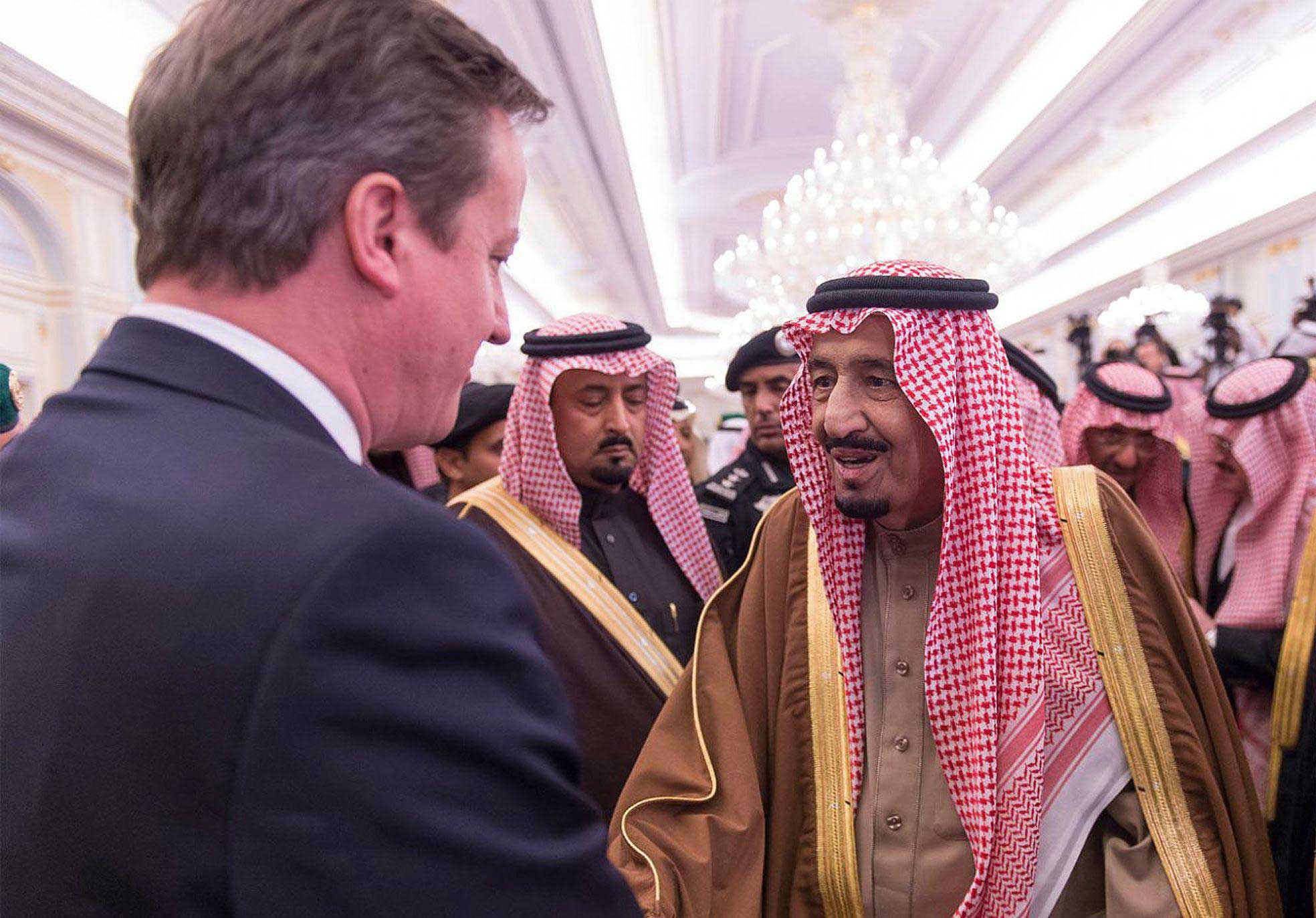David Cameron greets King Salman in Riyadh