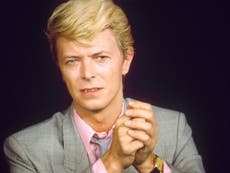 Why David Bowie singer appeared to have different coloured eyes