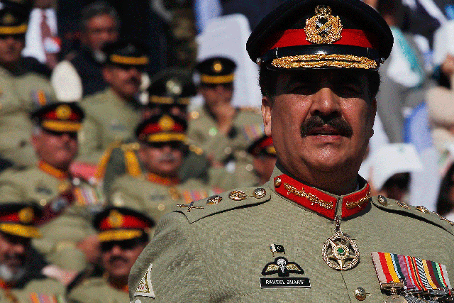 Pakistan's army chief General Raheel Sharif has said the country will ensure a "strong military response" in case of threats to Saudi sovereignty