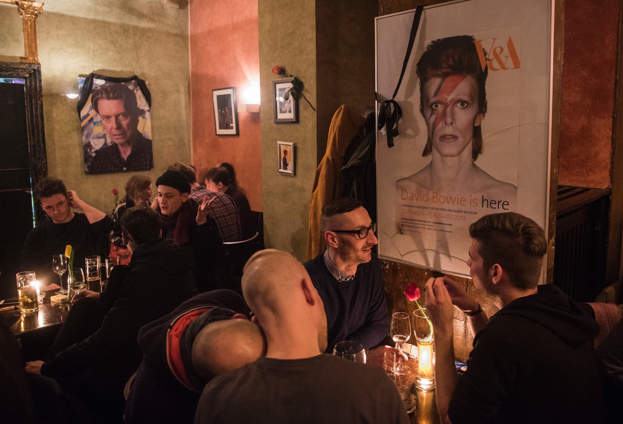 Fans gather inside the Cafe "Neues Ufer." Odd Andersen/AFP/Getty