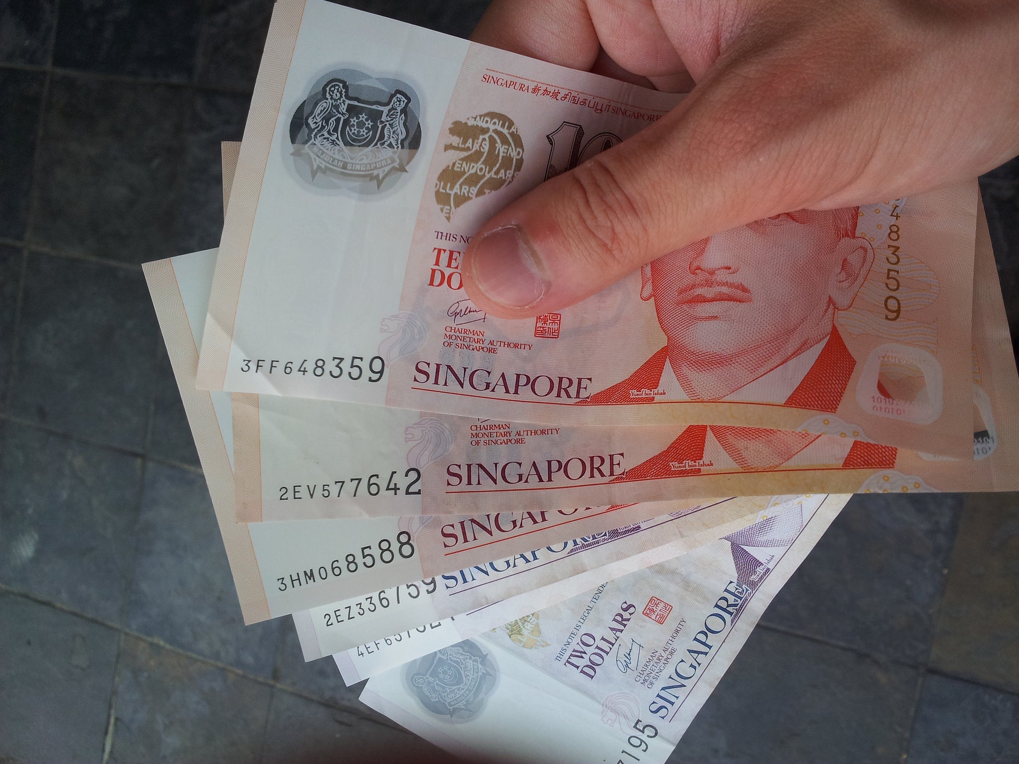 Student tells how he 'freaked out' when he stumbled upon almost £15,000 cash in Singapore dollars