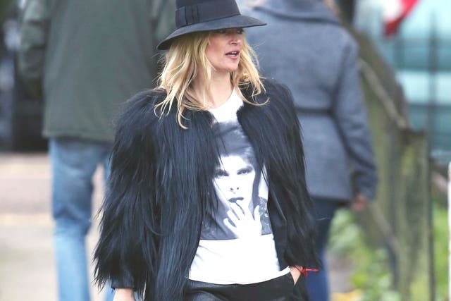 Kate Moss pays tribute to David Bowie wearing a tee with his face on it