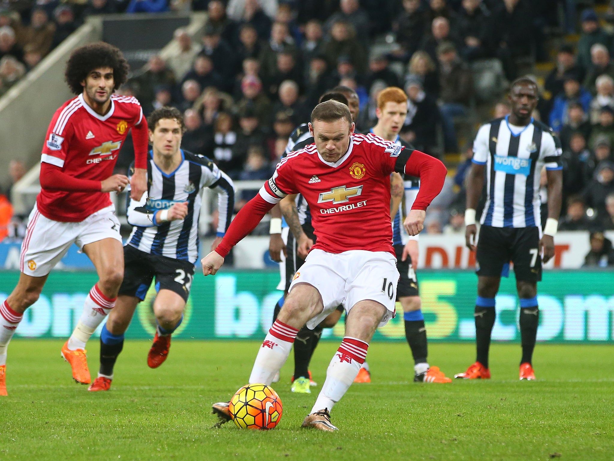 Wayne Rooney dispatches his penalty