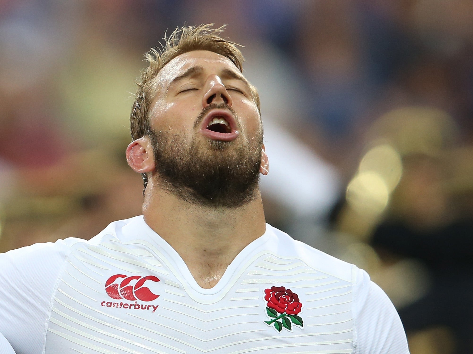 Chris Robshaw sings the national anthem, God Save the Queen