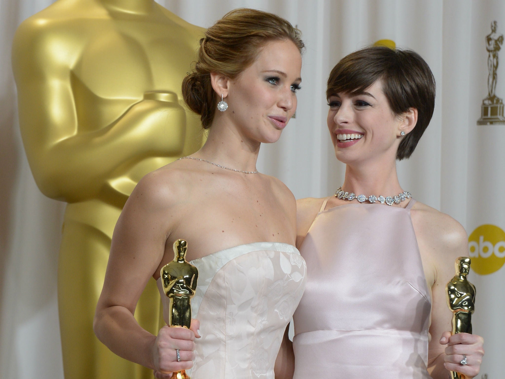 Anne Hathaway sheds some perspective on the Jennifer Lawrence 'scolds  reporter' incident | The Independent | The Independent