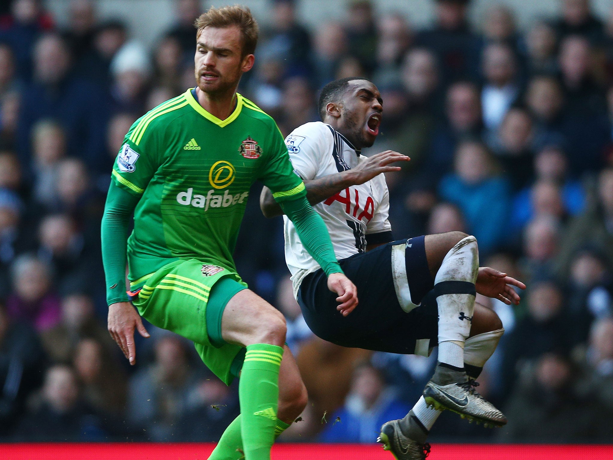 Jan Kirchhoff conceded a penalty with a foul on Danny Rose