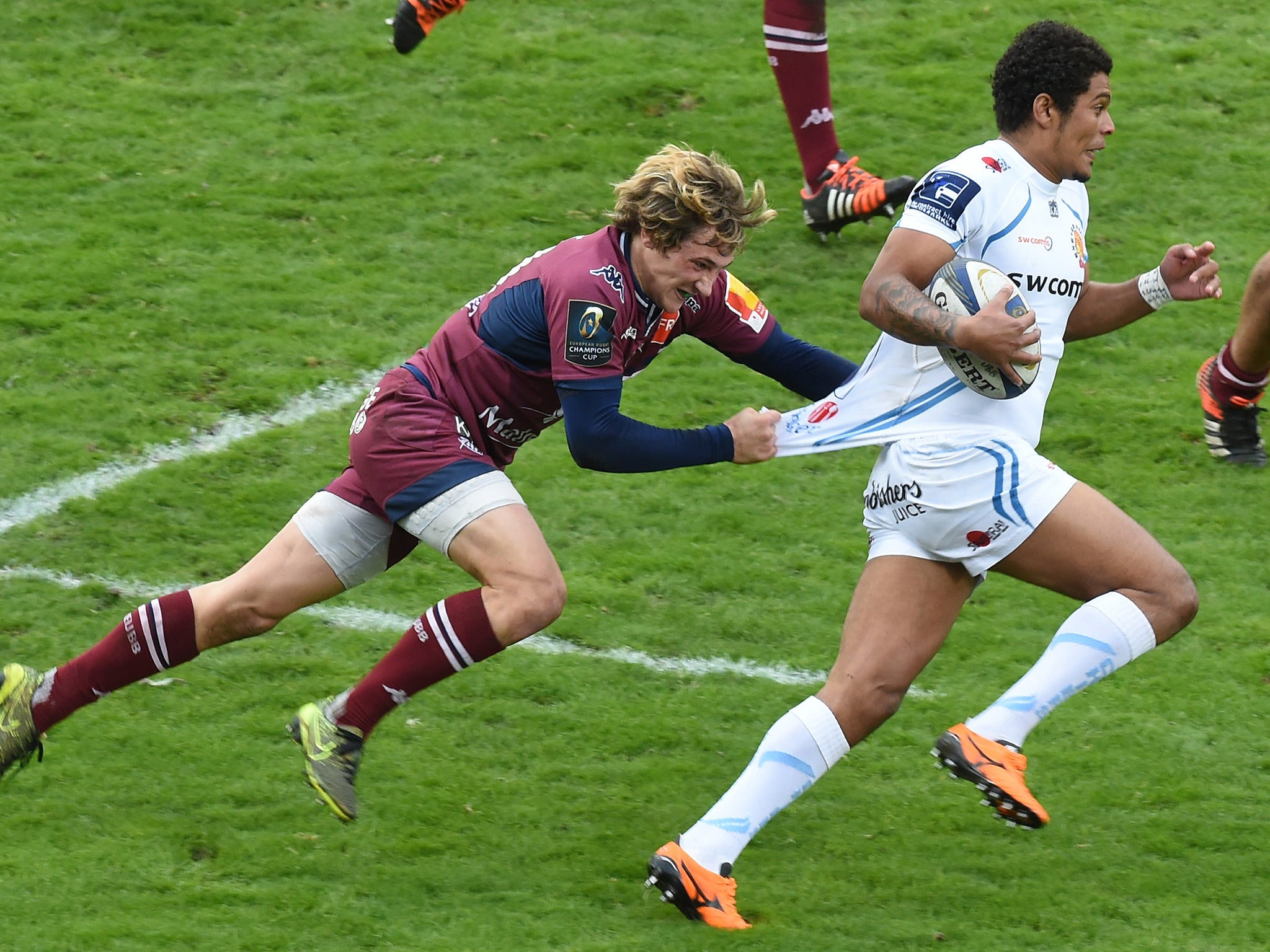 Bordeaux's Baptiste Serin (L) tackles Exeter's Botha Chrysander (R) during the European Champions Cup