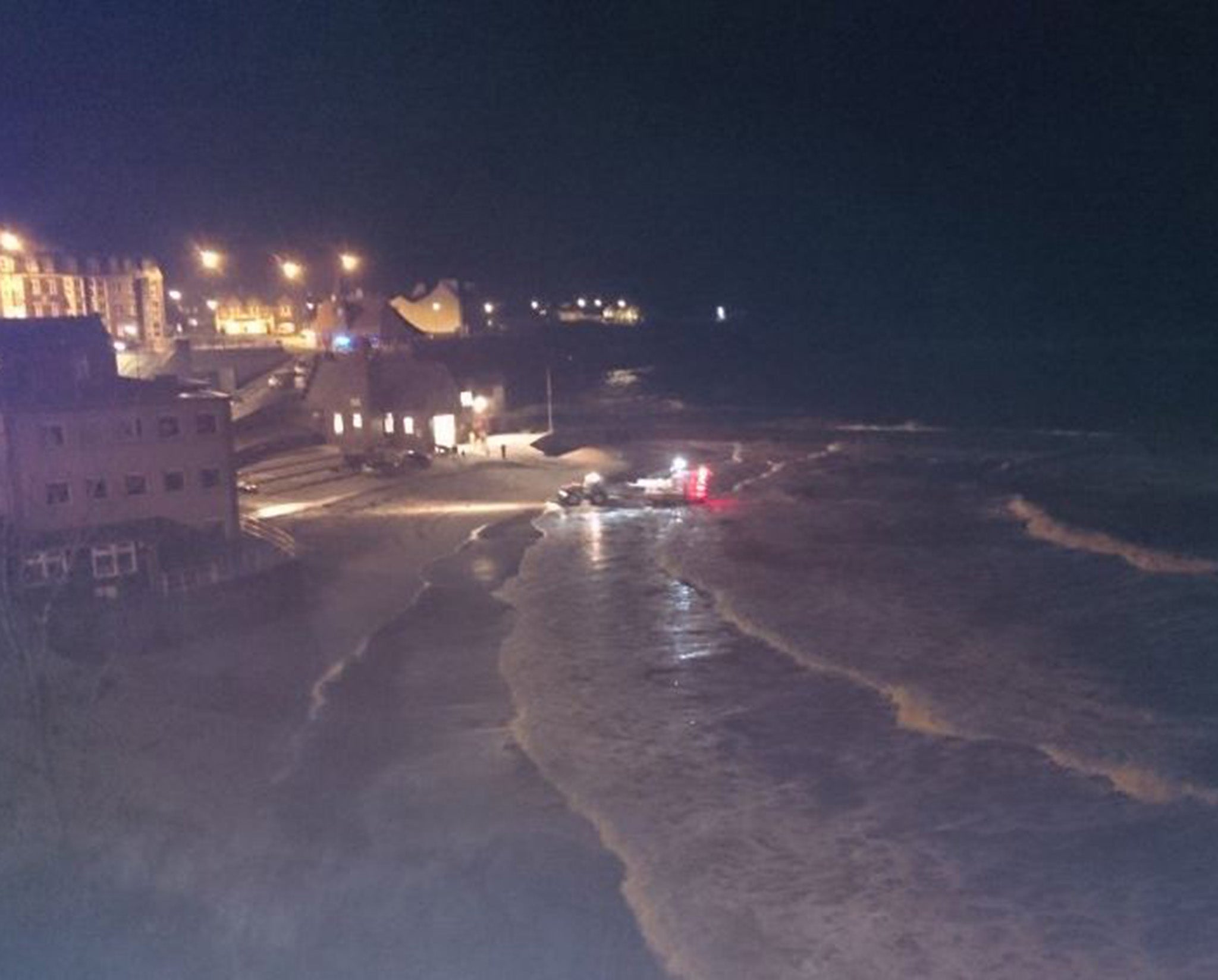The rescue teams trying to help the teenager in Cullercoats Bay on Saturday evening