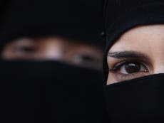 Cameron calls on Muslim women to learn English to fight radicalisation