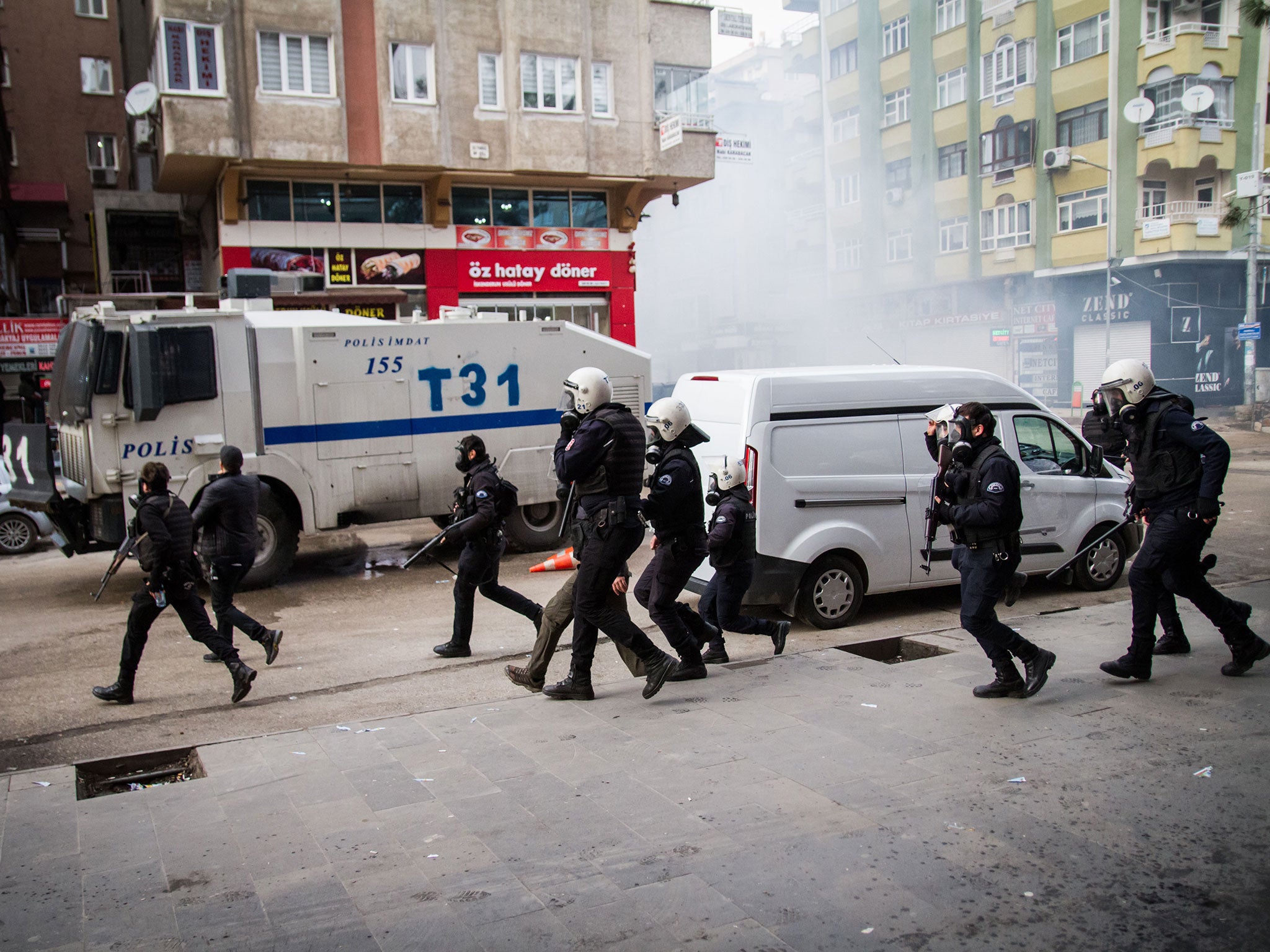 Demonstrations against the curfew in the Sur district in Diyarbakir ended in clashes with the police