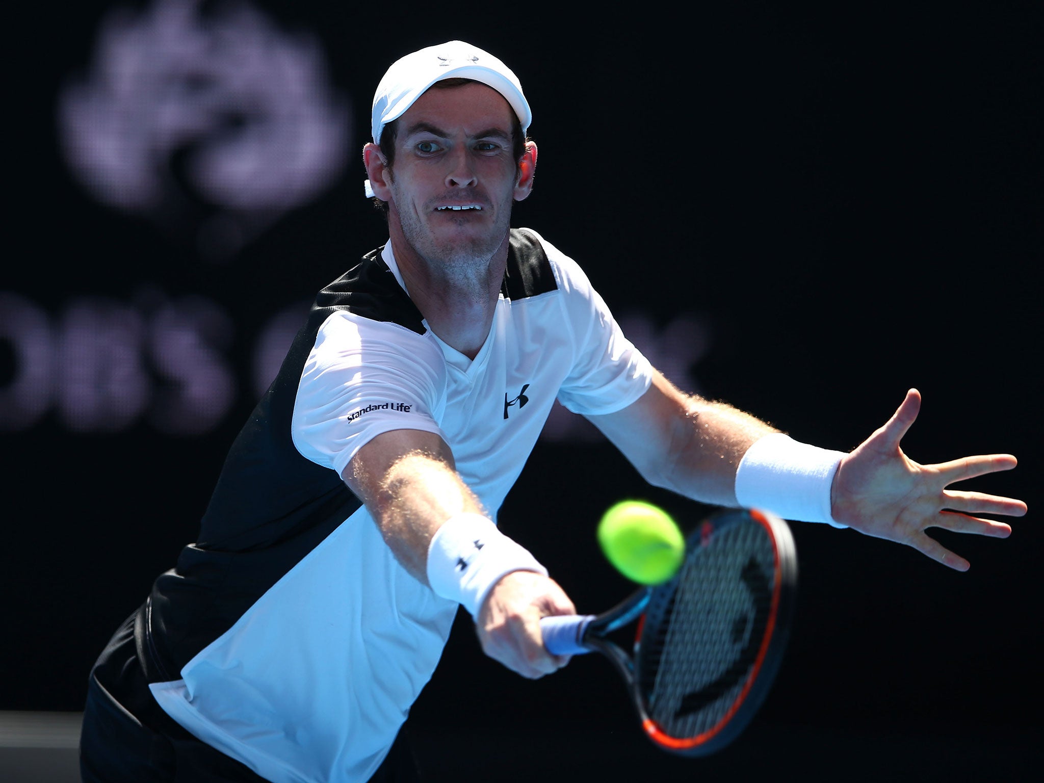 Andy Murray recorded a comfortable 6-1, 6-2, 6-3 victory over Alexander Zverev