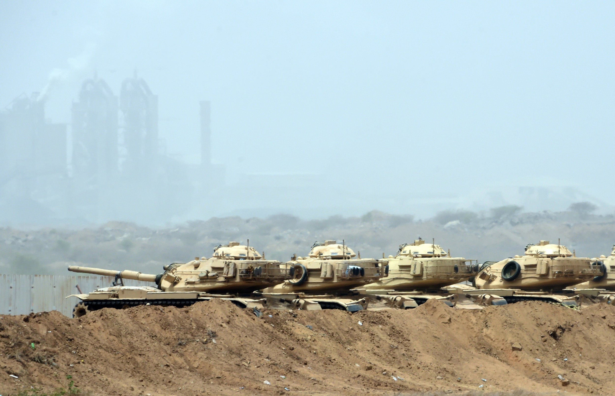 Saudi Arabian tanks wait near the Yemeni border