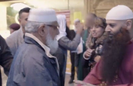 Mosque elders confronting jihadi-sympathisers at a protest outside Southall Mosque Facebook