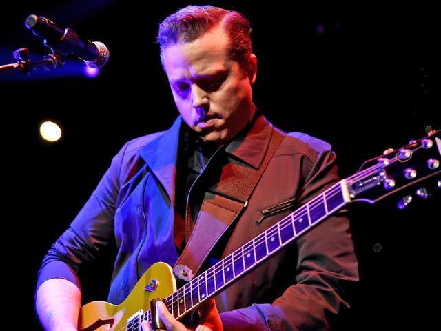 <p>Country musician Jason Isbell performing live in 2017. </p>