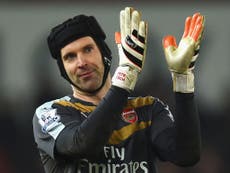 Cech picks up gloves in person at Chelsea's training ground