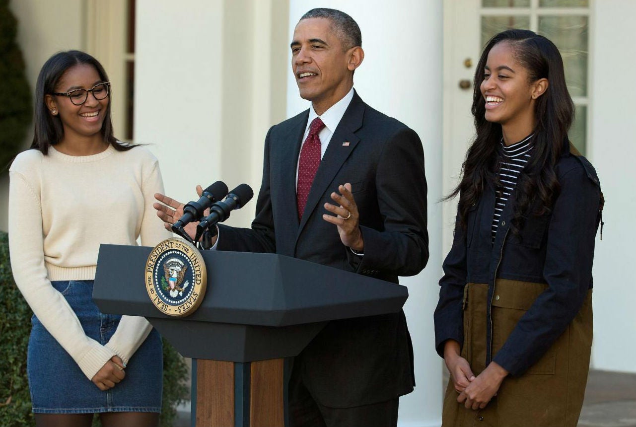Sasha Obama, Barack Obama and Malia Obama on Thanksgiving Day, 2015