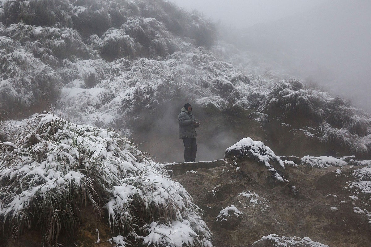 Asia cold snap: Scores dead as freezing 'polar vortex' sweeps across ...