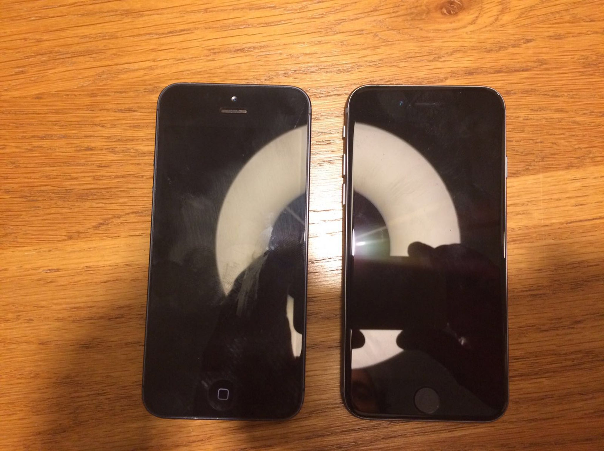 The supposed iPhone 5se shown on the right, next to what appears to be an iPhone 5
