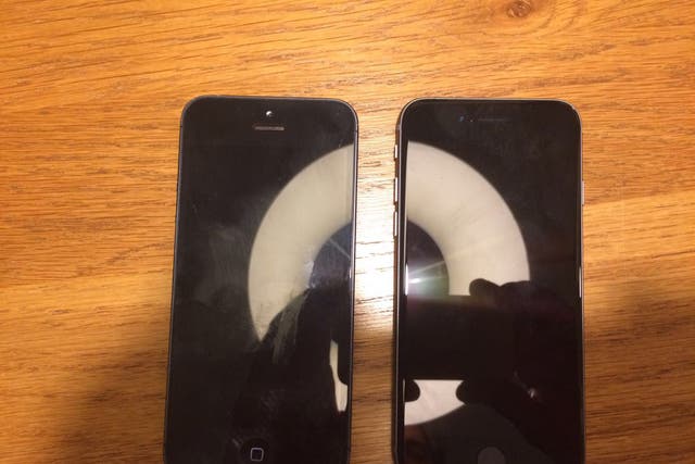  The supposed iPhone 5se shown on the right, next to what appears to be an iPhone 5