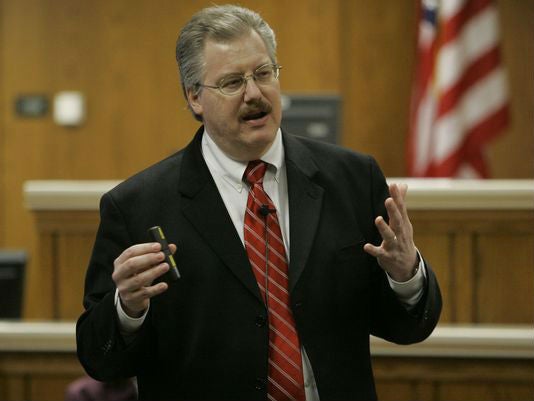 Calumet County prosecutor Ken Kratz led the cases against Avery and his nephew