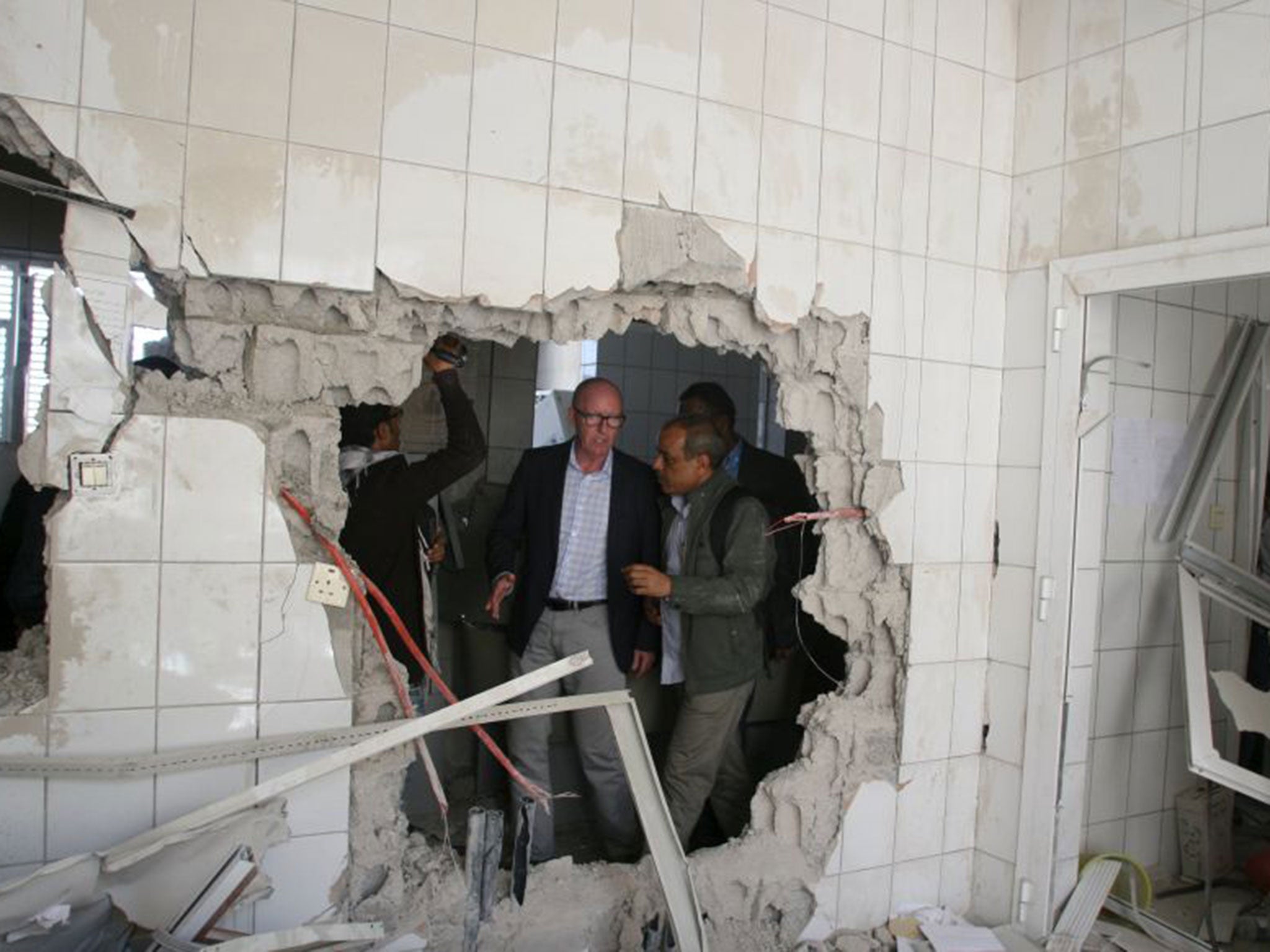 UN official Jamie McGoldrick inspects damage to a hospital in Taiz, Yemen