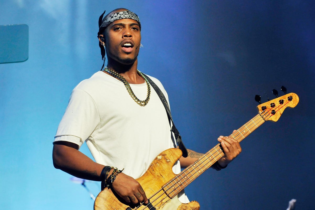 B.o.B feuds with Neil seGrasse Tyson after claiming Earth is flat | The ...
