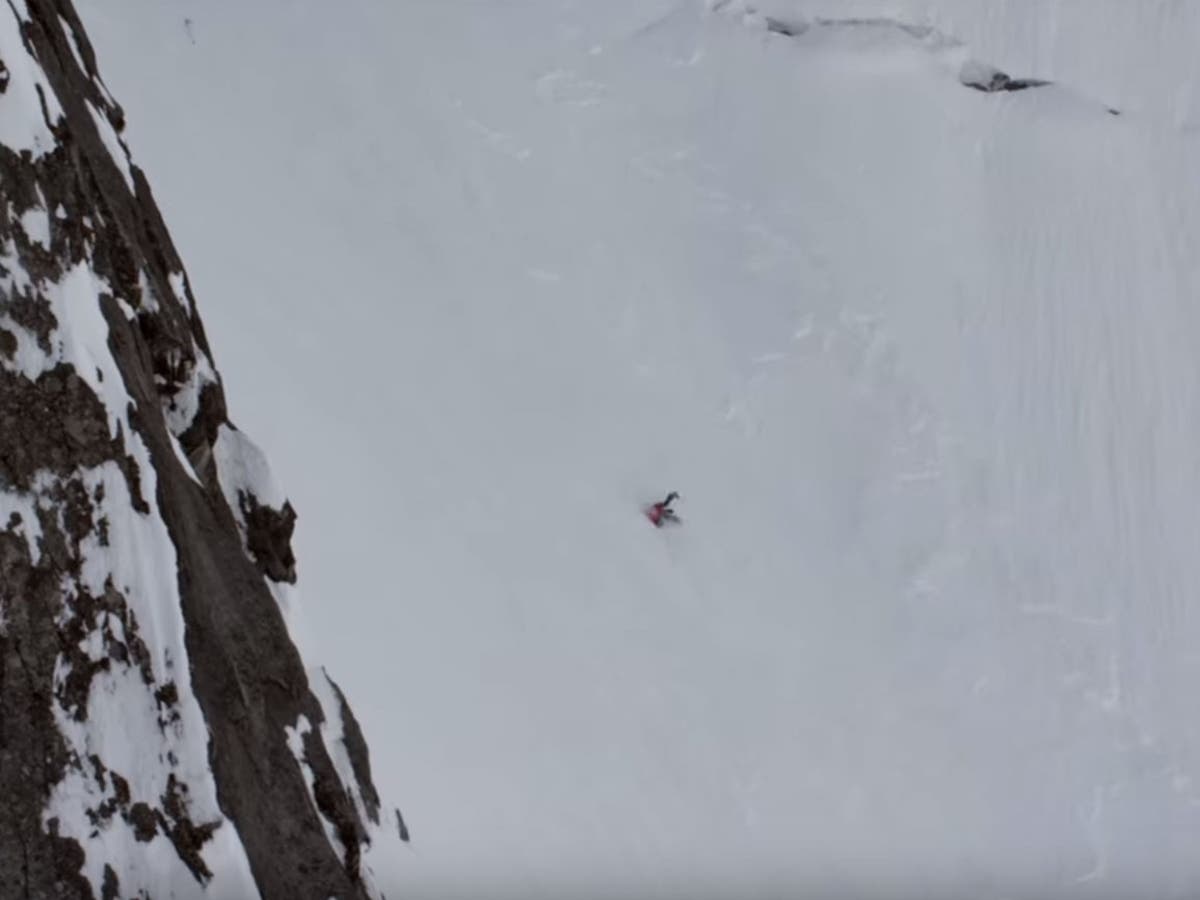 Falling down the mountain. Собака падает с горы. Камень скатился с горы. Полёт куска снега. Зимующий даун.