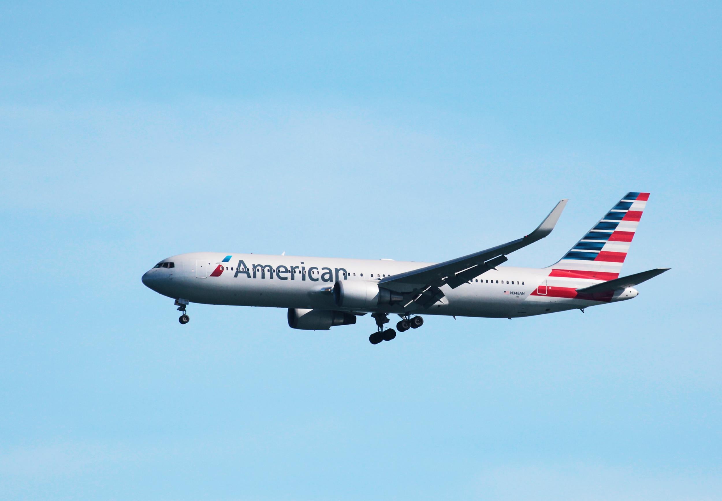 American Airlines flight AA109 Mystery illness forces LAbound plane