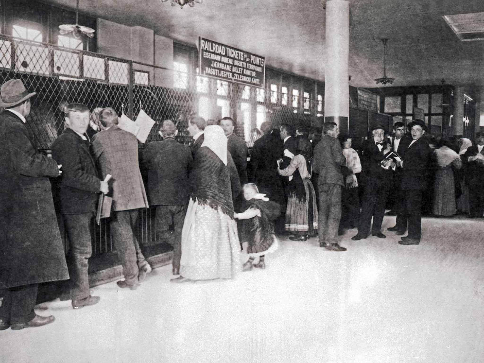 &#13;
Immigrants at Ellis Island&#13;