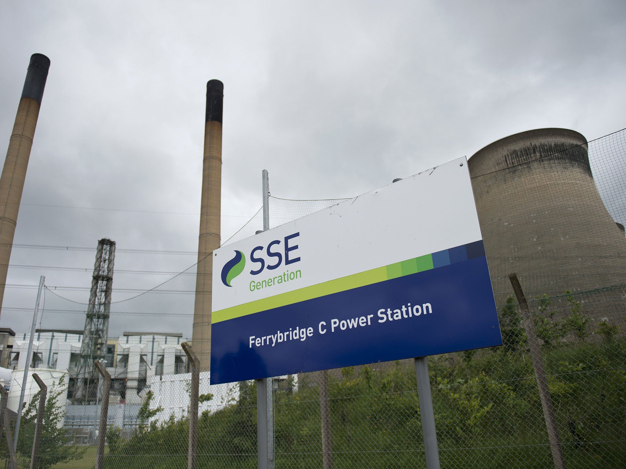 Ferrybridge C power station near Knottingley, owned by energy company SSE. 300,000 of its gas and electricity customers in the UK and Ireland have switched to other suppliers in the past year