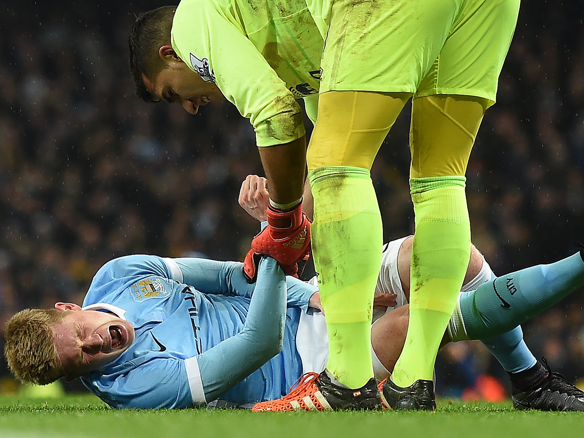 Kevin De Bruyne reacts before being taken off on a stretcher