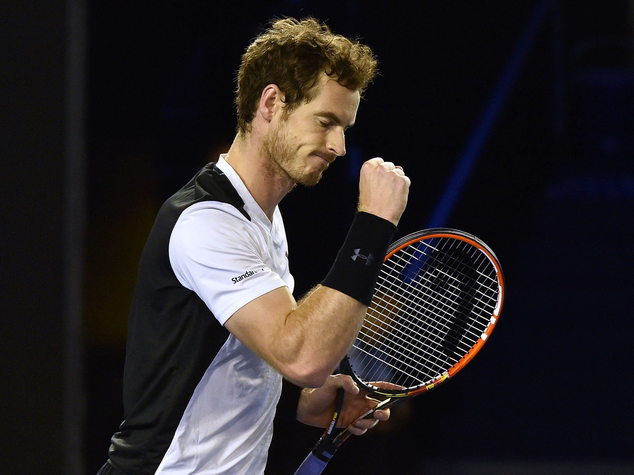 Andy Murray gestures after winning the second set against Milos Raonic