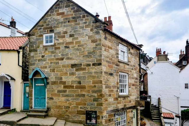 Currently in use as a holiday let, this
attractive one bedroom cottage in
Robin Hood’s Bay, Whitby, Yorkshire, was originally a blacksmith’s forge. It is on the market for £187,000 (including all
contents, beds, washing machine, etc) with eMoov
