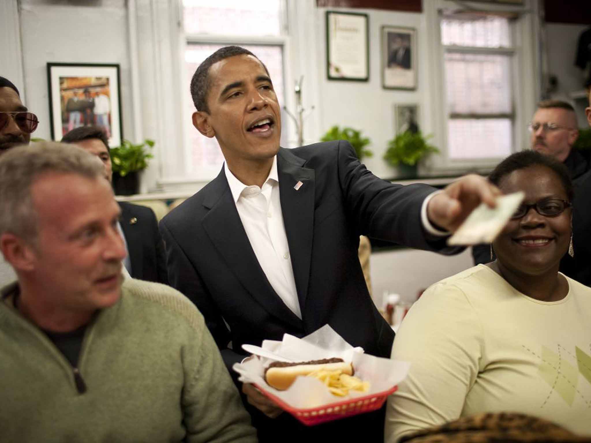 Obama paying for his meal at Ben's in 2009